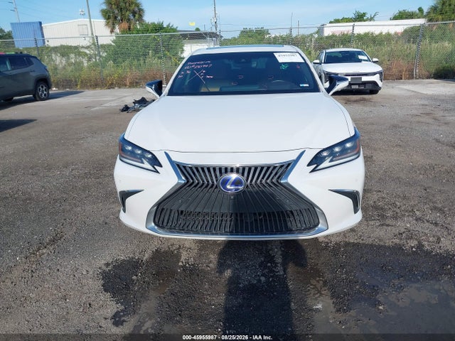 صورة 13 لـ 2021 Lexus ES 300H ULTRA LUXURY