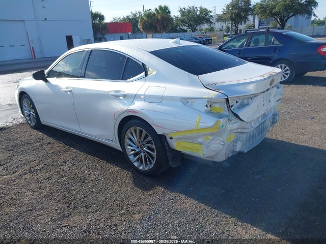 صورة 3 لـ 2021 Lexus ES 300H ULTRA LUXURY