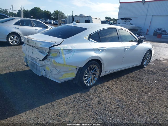 صورة 4 لـ 2021 Lexus ES 300H ULTRA LUXURY