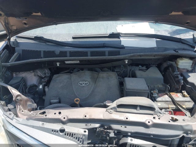 2019 TOYOTA SIENNA XLE 8 PASSENGER 10