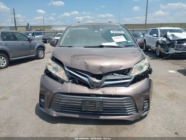 2019 TOYOTA SIENNA XLE 8 PASSENGER 12