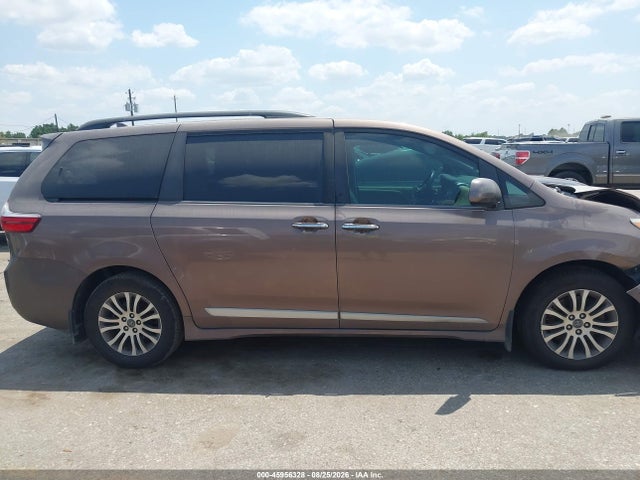 2019 TOYOTA SIENNA XLE 8 PASSENGER 13