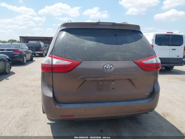2019 TOYOTA SIENNA XLE 8 PASSENGER 16