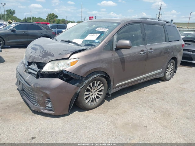 2019 TOYOTA SIENNA XLE 8 PASSENGER 2