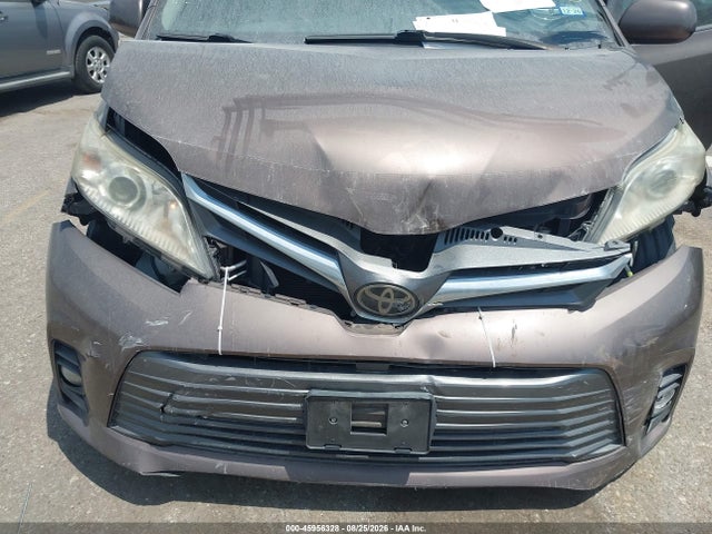 2019 TOYOTA SIENNA XLE 8 PASSENGER 6