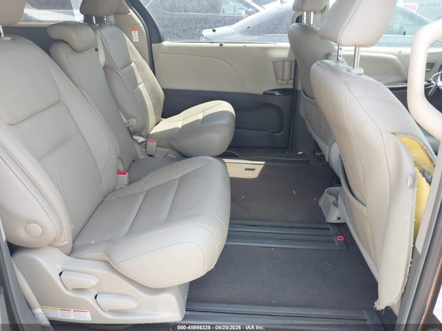 2019 TOYOTA SIENNA XLE 8 PASSENGER 8