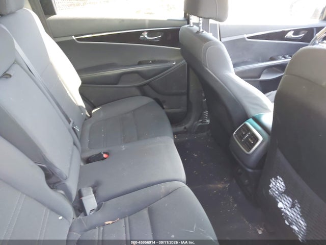 2017 KIA SORENTO 2.4L LX 8