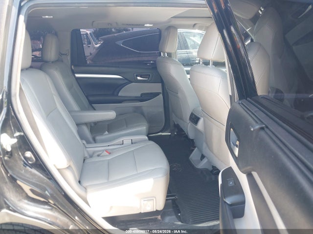 2018 TOYOTA HIGHLANDER XLE 8