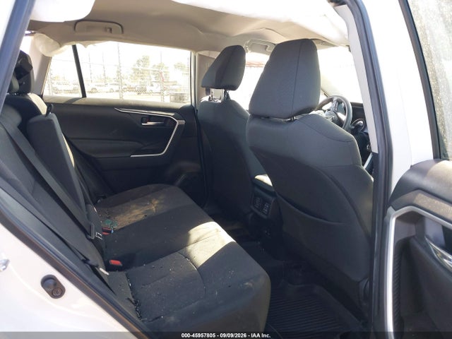 2022 TOYOTA RAV4 XLE 8