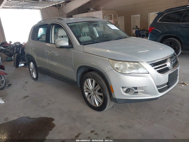2011 VOLKSWAGEN TIGUAN SE