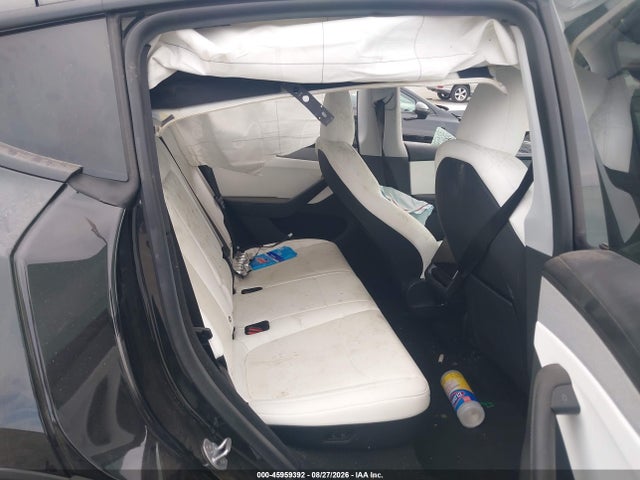 2026 TESLA MODEL Y 8