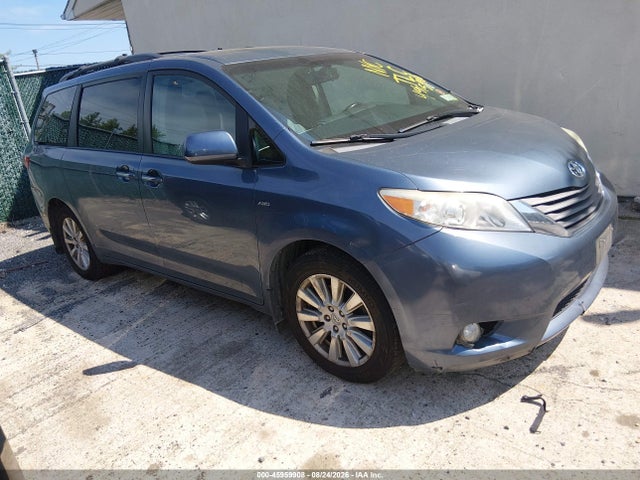 2017 TOYOTA SIENNA XLE 7 PASSENGER