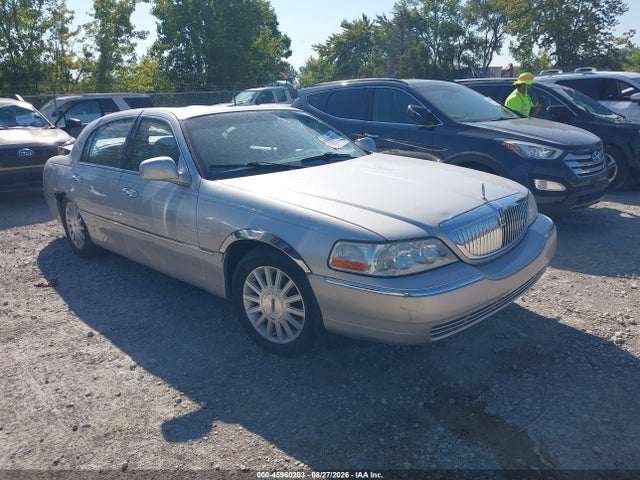 2004 LINCOLN TOWN CAR SIGNATURE