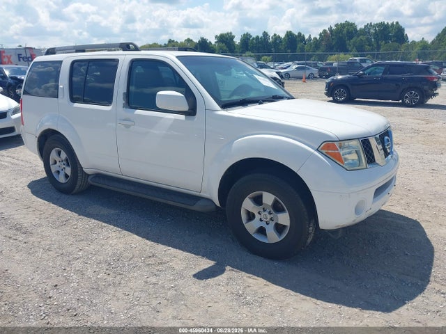 2005 NISSAN PATHFINDE SE