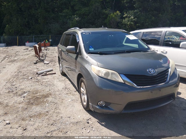2011 TOYOTA SIENNA LE V6