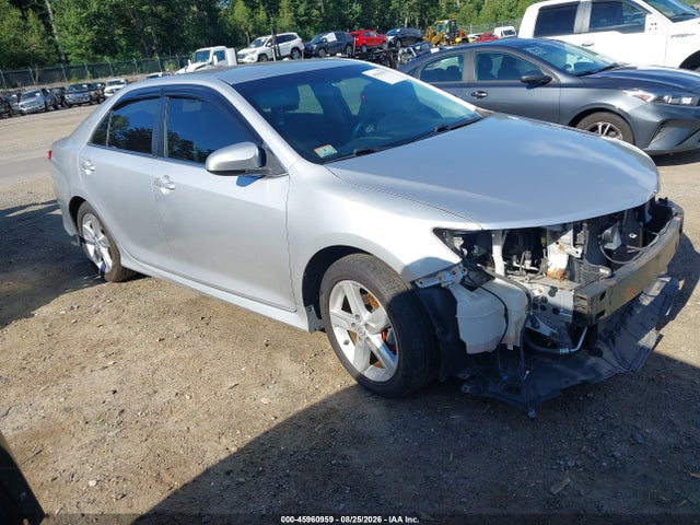 2014 TOYOTA CAMRY SE