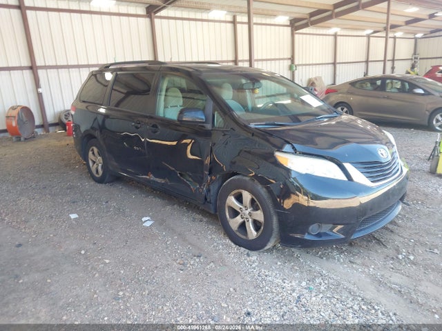 2011 TOYOTA SIENNA LE V6