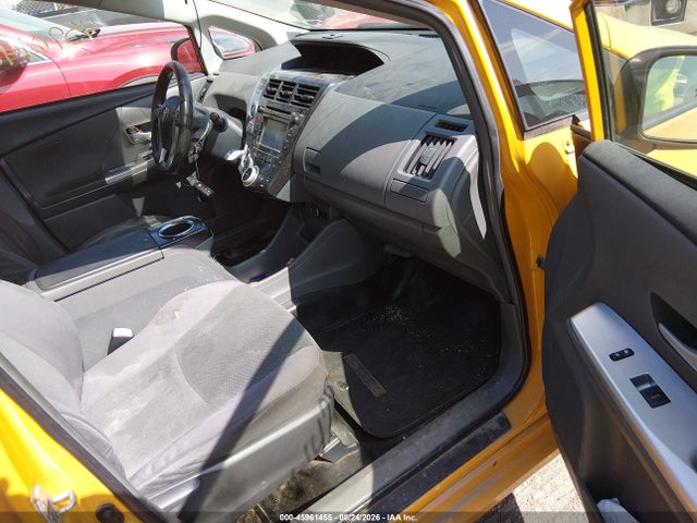 صورة 5 لـ 2014 Toyota PRIUS V TWO