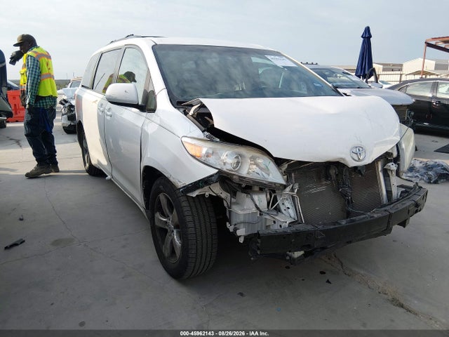 2017 TOYOTA SIENNA LE 8 PASSENGER