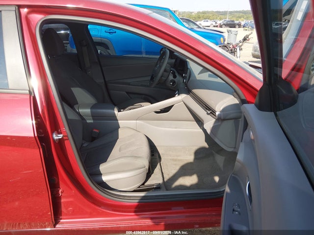 2024 HYUNDAI ELANTRA SE 5
