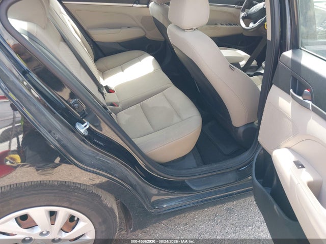 2019 HYUNDAI ELANTRA SE 8