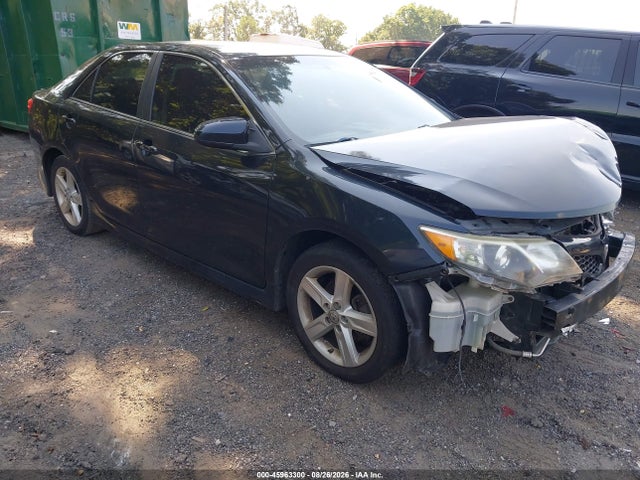 2014 TOYOTA CAMRY SE