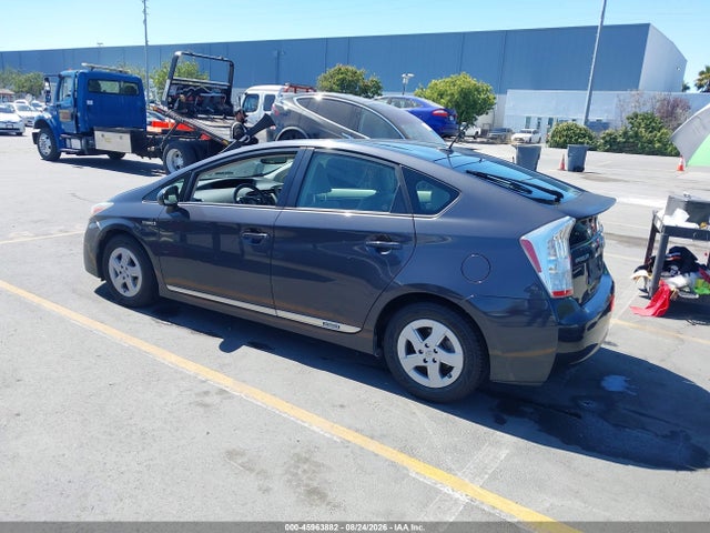 صورة 3 لـ 2011 Toyota PRIUS FOUR