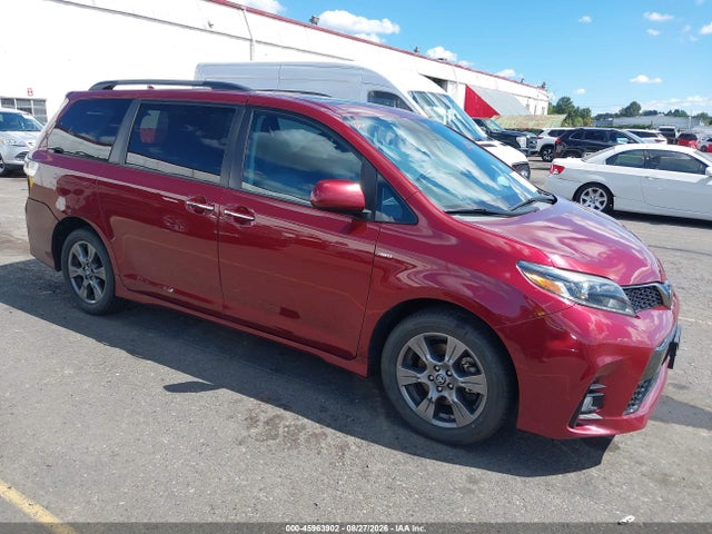 2019 TOYOTA SIENNA SE