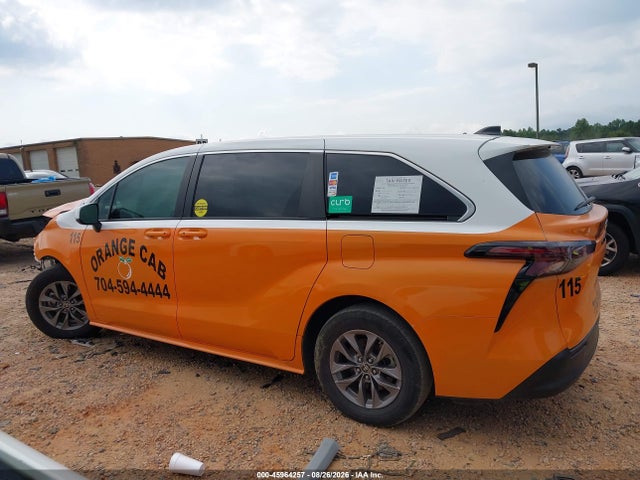 2024 TOYOTA SIENNA LE 14