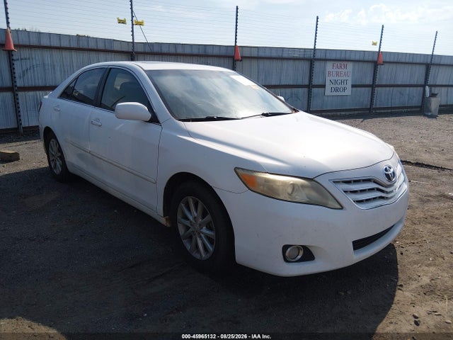 2011 Toyota CAMRY XLE V6 — фото 1