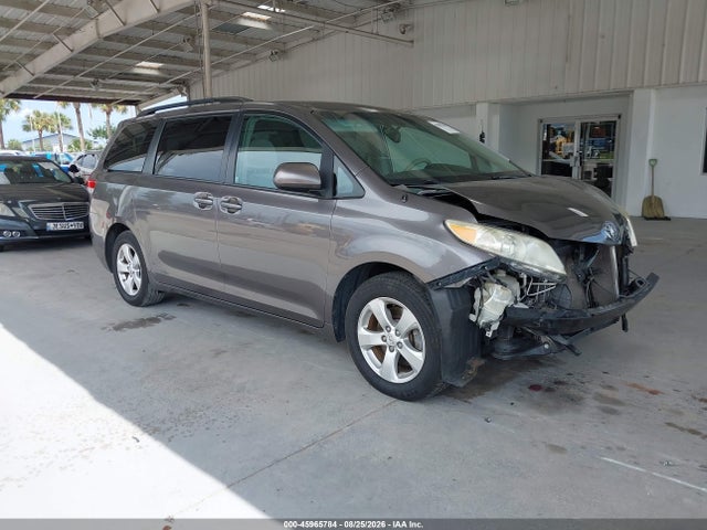 2013 TOYOTA SIENNA LE V6 8 PASSENGER