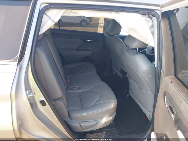2023 TOYOTA HIGHLANDER XLE 8