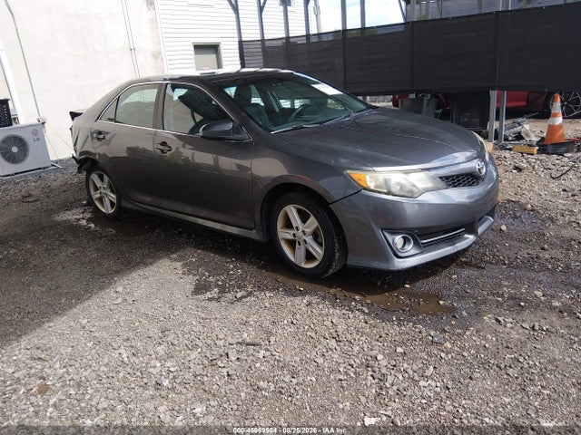 2014 TOYOTA CAMRY SE