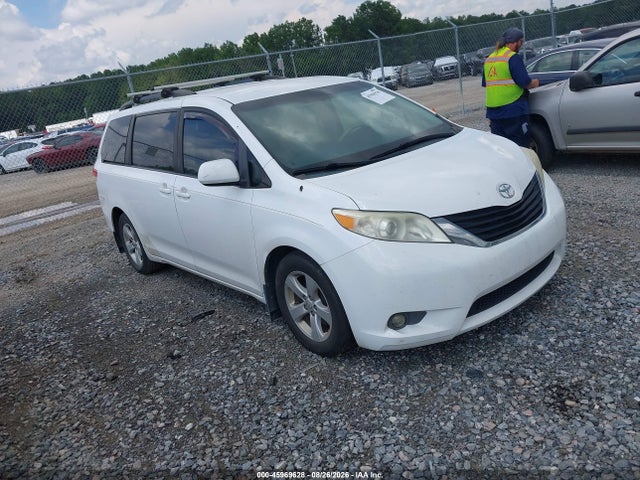 2014 TOYOTA SIENNA LE V6 8 PASSENGER