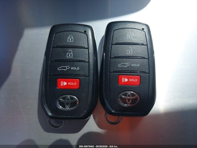 2026 TOYOTA HIGHLANDER HYBRID XLE 11