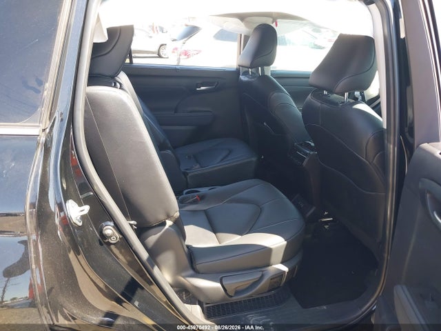 2026 TOYOTA HIGHLANDER HYBRID XLE 8