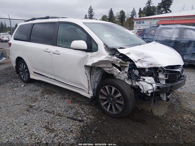 2020 TOYOTA SIENNA XLE