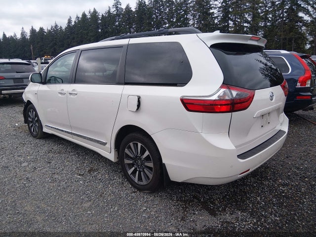 2020 TOYOTA SIENNA XLE 3