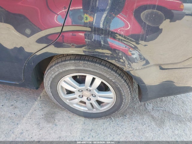 2016 Chevrolet SONIC LT AUTO photo 12
