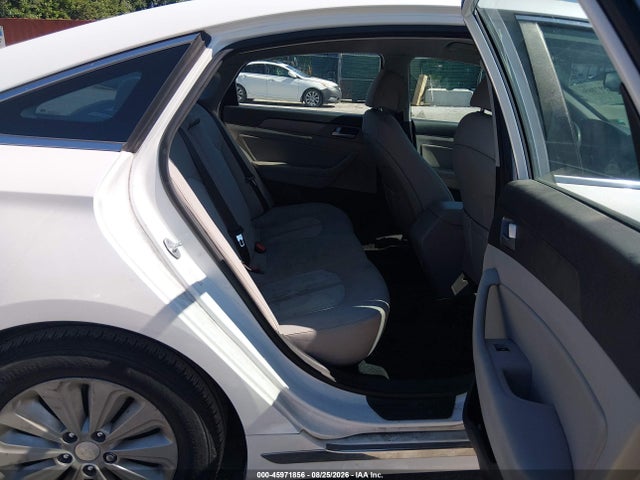 صورة 8 لـ 2016 Hyundai SONATA HYBRID SE
