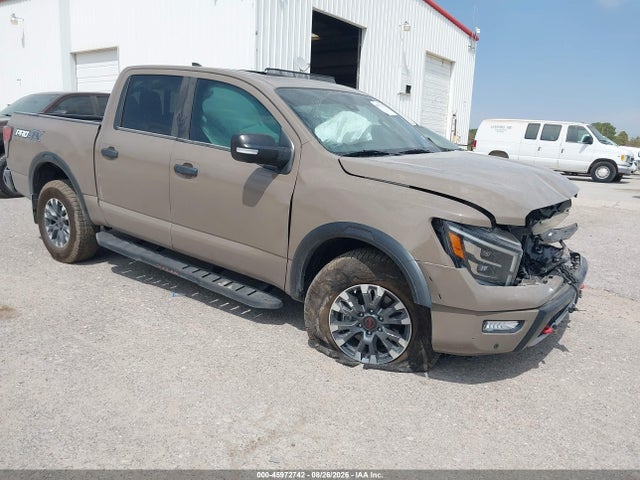 2024 NISSAN TITAN PRO-4X 4X4