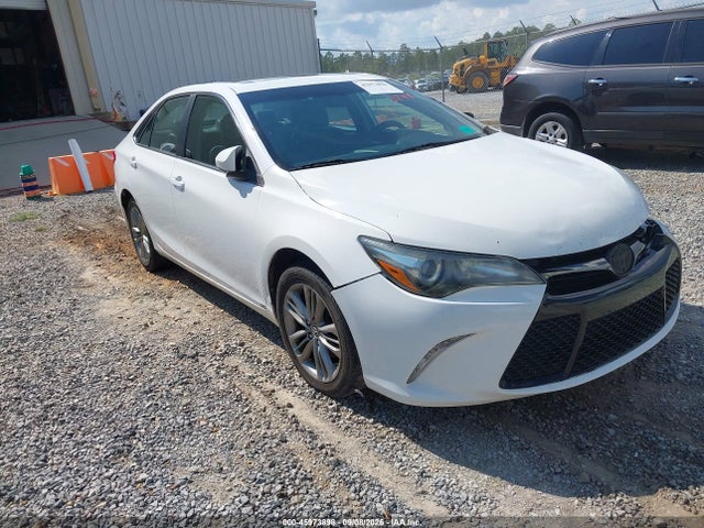 2015 TOYOTA CAMRY SE