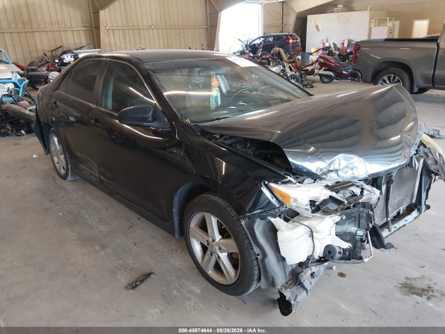 2014 TOYOTA CAMRY SE