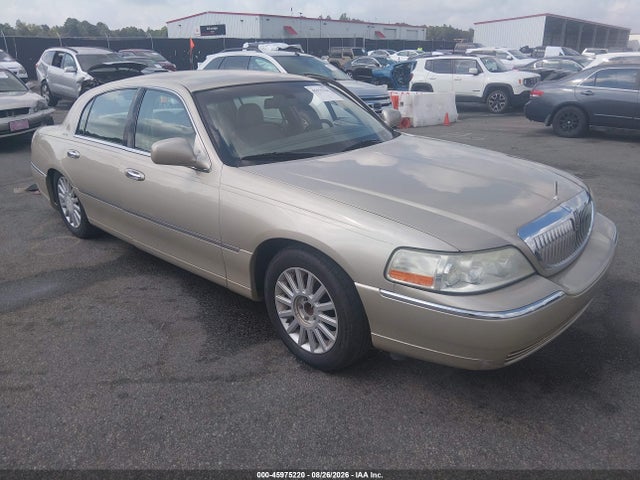 2005 LINCOLN TOWN CAR SIGNATURE