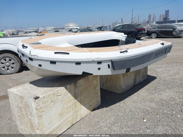 2025 DINGY DI 2