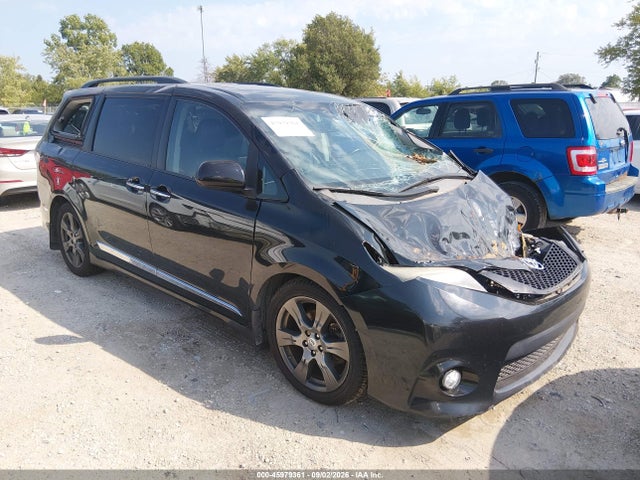 2017 TOYOTA SIENNA SE PREMIUM 8 PASSENGER