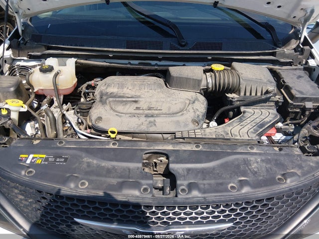 2023 CHRYSLER VOYAGER LX 10