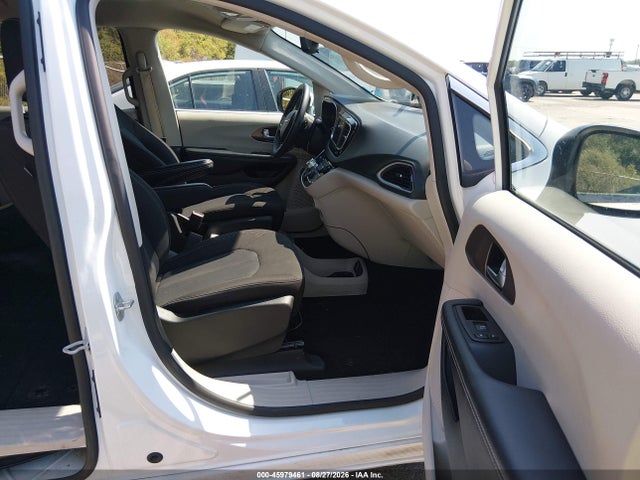 2023 CHRYSLER VOYAGER LX 5