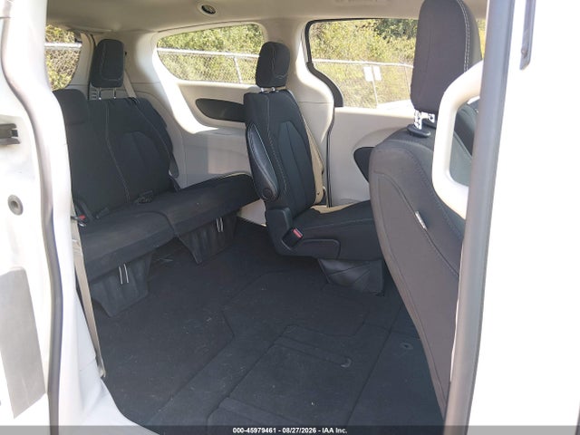 2023 CHRYSLER VOYAGER LX 8