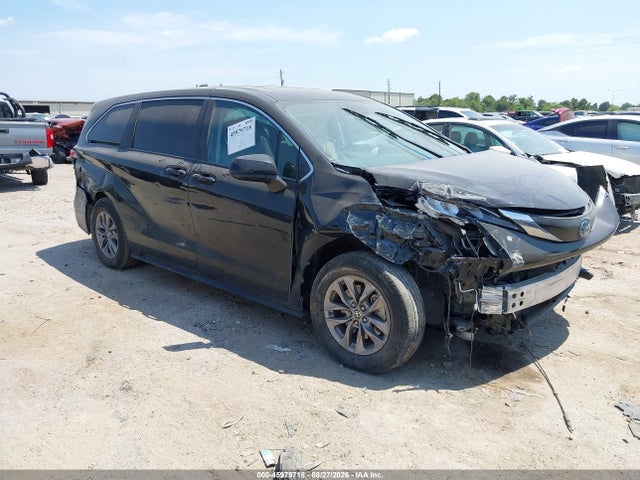 2024 TOYOTA SIENNA LE